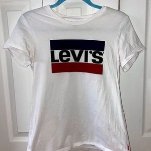 Levi’s t-shirt